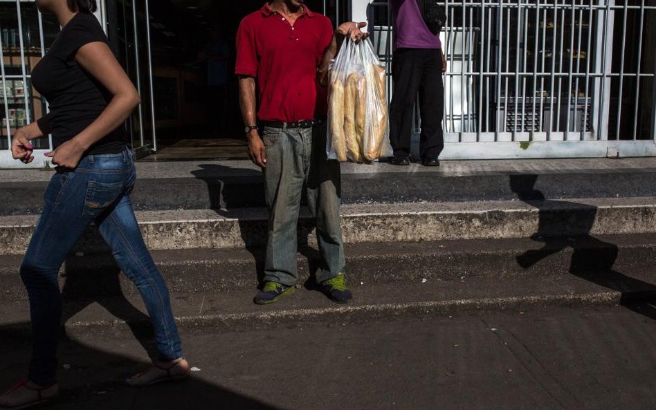 Sprzedawca canillas, najpopularniejszego chleba w Wenezueli