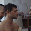Reżyser filmu „Sauvage" spędził trzy lata w środowisku bezdomnych i prostytutek. Kadr z filmu