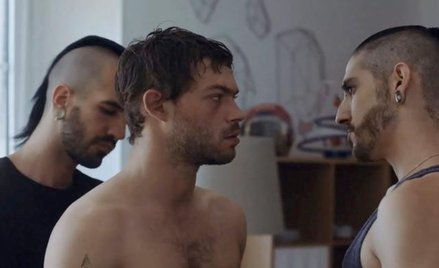 Reżyser filmu „Sauvage" spędził trzy lata w środowisku bezdomnych i prostytutek. Kadr z filmu