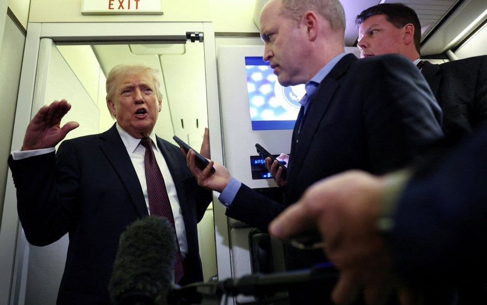 Donald Trump na pokładzie samolotu Air Force One