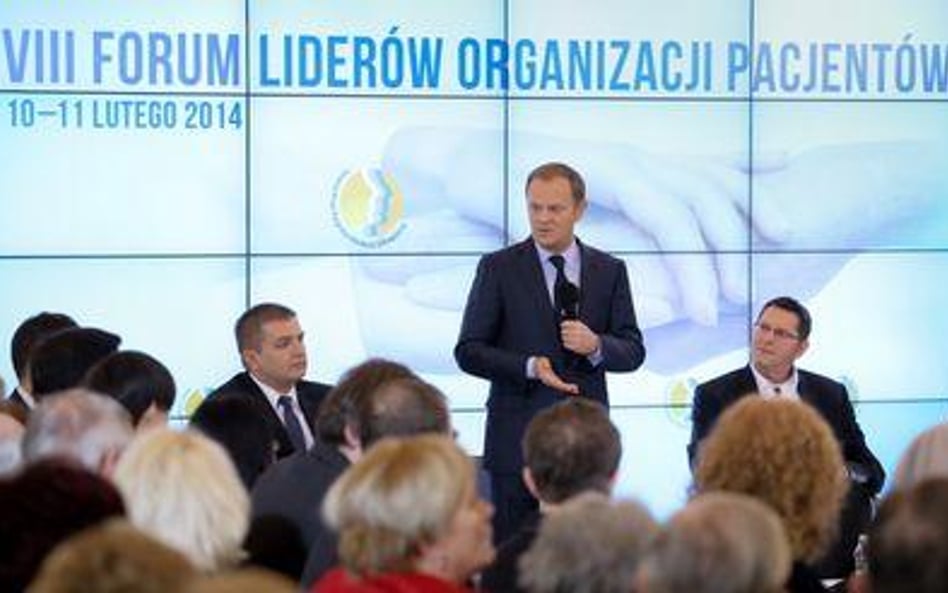 Minister zdrowia Bartosz Arłukowicz, premier Donald Tusk i prezes Instytutu Praw Pacjenta i Edukacji