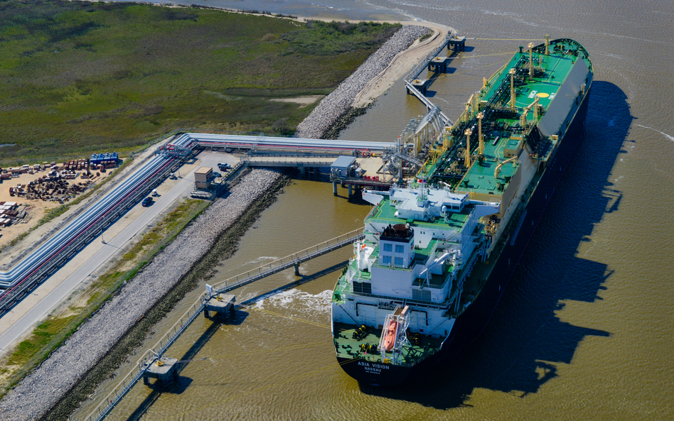 Pływający terminal LNG pod lupą Moskwy