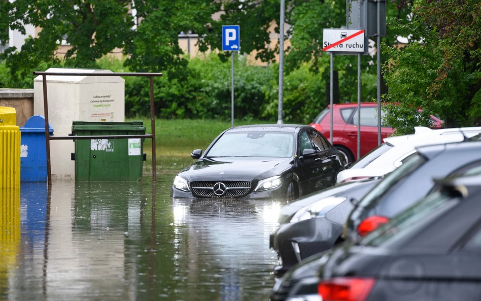 Nadchodzą gwałtowne burze. Alert RCB dla pięciu województw