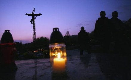 Cmentarz przestał już Polakom wystarczać. Chcą mieć zmarłych bliskich przy sobie
