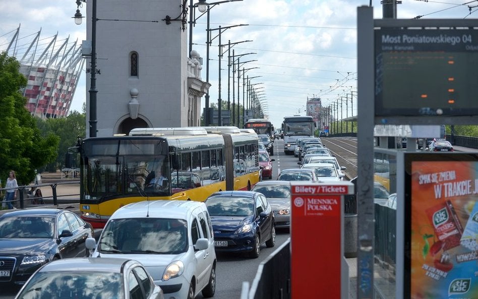 Władze Warszawy liczą, że wprowadzenie strefy czystego transportu od razu przełoży się na wymierną p