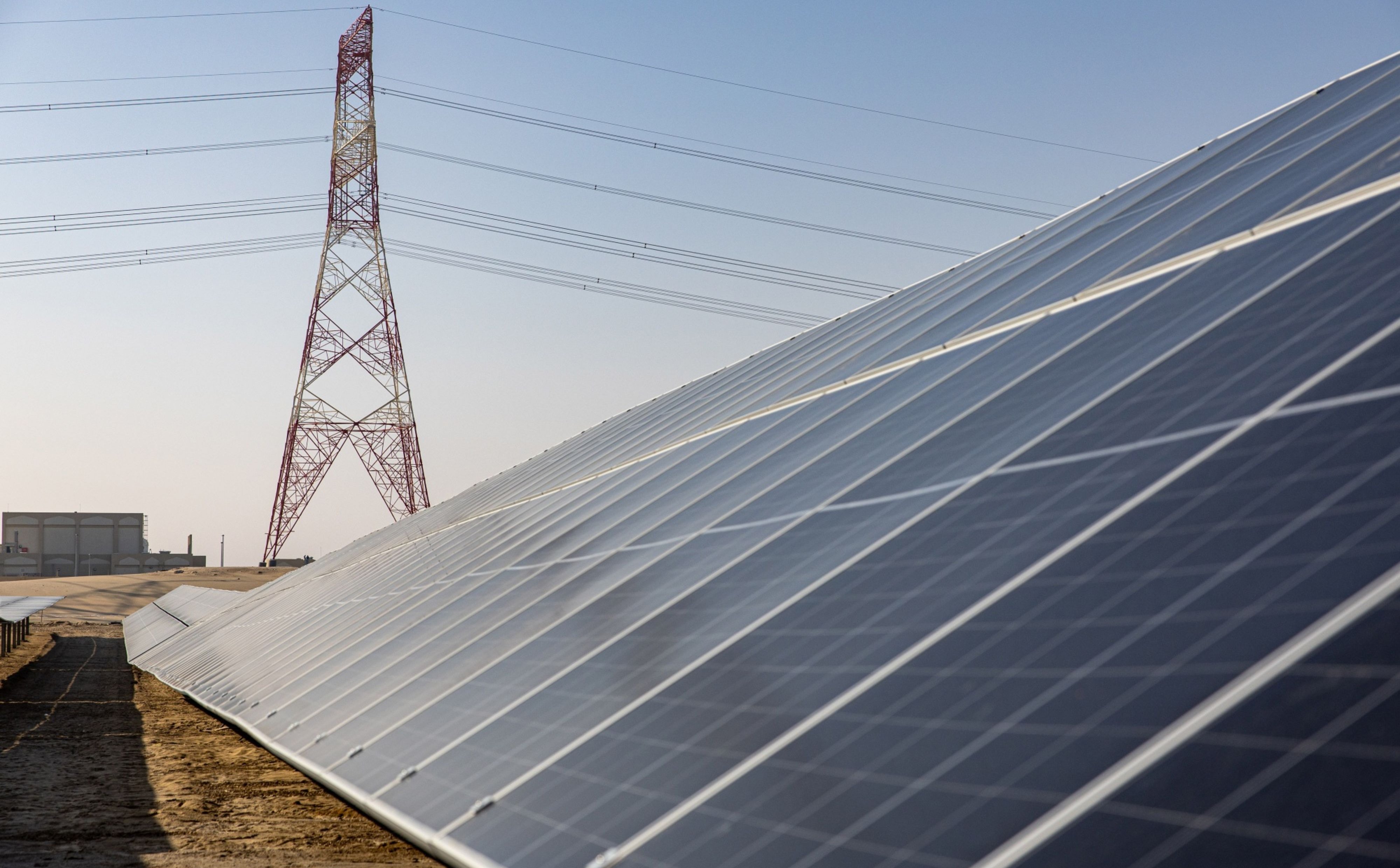 Premier przez cały czas kompetencje resortowi energii. Ale co z OZE?