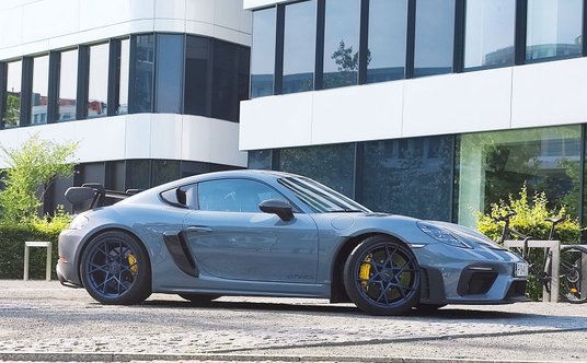 Porsche 718 Cayman GT4 RS
