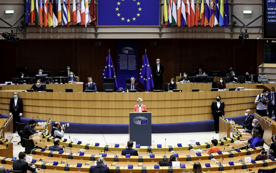 Parlament Europejski za certyfikatami szczepień