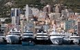 Superjachty zacumowane w Port Hercule w Monako