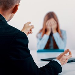 Zgłoszenie mobbingowe, etyczne czy sygnalisty?