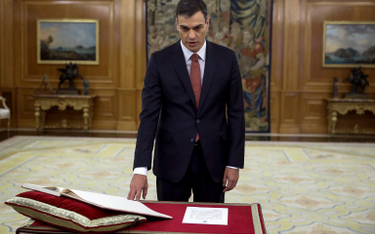 Hiszpania: Nowy premier złamał tradycję. Przysięga bez krzyża i Biblii