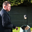 Minister obrony narodowej Mariusz Błaszczak przed siedzibą BBN