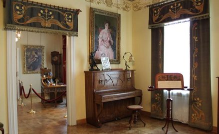 W muzeum secesji urządzono dziesięć pokoi, z których każdy jest odmienną aranżacją konkretnego wnętr