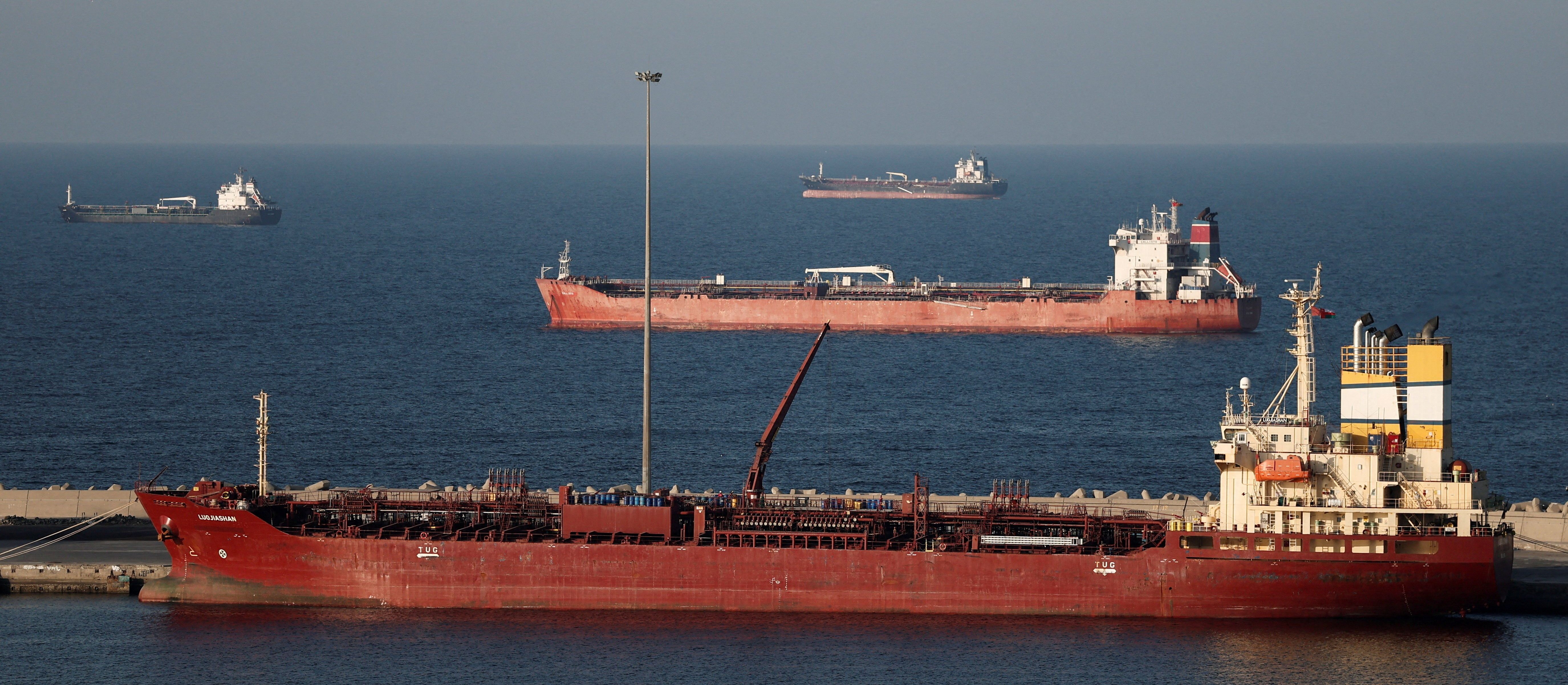 US allows trade in Russian oil. Sanctions temporarily eased