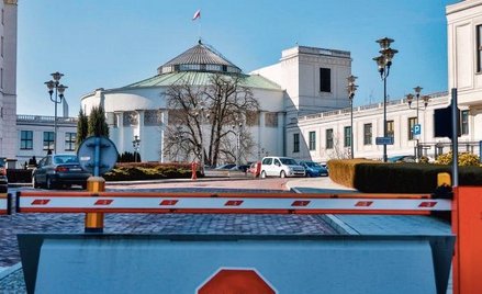 Nowa brama ma stanąć na tyłach kompleksu, niedaleko Senatu