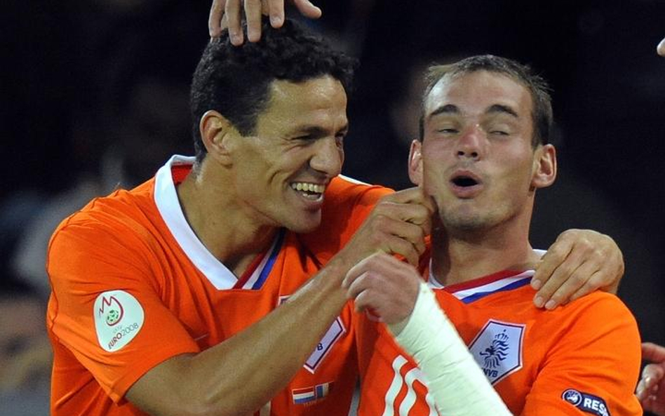 Khalid Boulahrouz (z lewej) i Wesley Sneijder