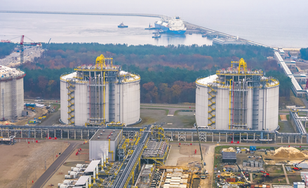 Terminal LNG w Świnoujściu umożliwia sprowadzanie surowca drogą morską nawet z odległych kierunków, 