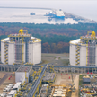 Terminal LNG w Świnoujściu umożliwia sprowadzanie surowca drogą morską nawet z odległych kierunków, 