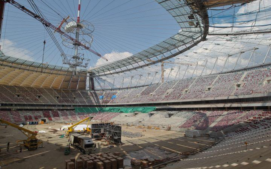 Stadion Narodowy - montaż ekranów i membrany dachu