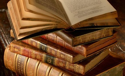 Nowoczesna technika umożliwia odczytywanie pergaminowych ksiąg bez niszczenia ich.