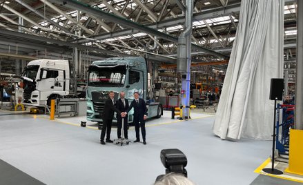 Delikatna gra koncernów samochodowych w elektromobilność