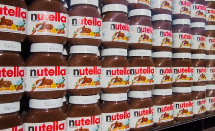 Sklepy wycofują Nutellę, Ferrero się broni. Kto ma rację?