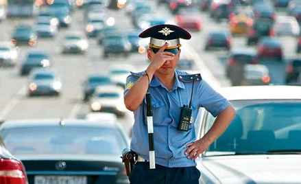 Rosyjska milicja jest powszechnie oskarżana o nieskutecz- ność i korupcję (na zdjęciu próba rozładow