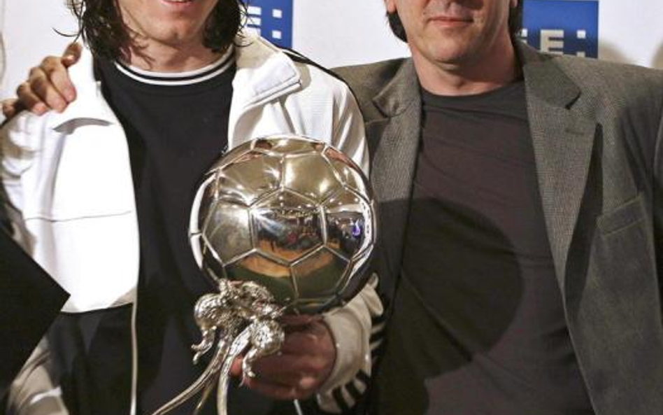 Beckenbauer, Maradona, van Basten, dziś Leo Messi ( na zdjęciu z ojcem). Lista tych, którym się nie 
