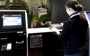 To nie żart z Facebooka - gości hotelu Henn-na w Japonii wita mechaniczny dinozaur.