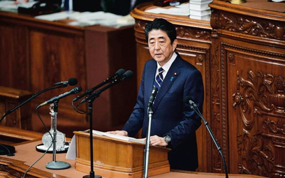 Premier Shinzo Abe obiecywał wyciągnąć Japonię z kryzysu i przyspieszyć wzrost gospodarczy. Skutki j