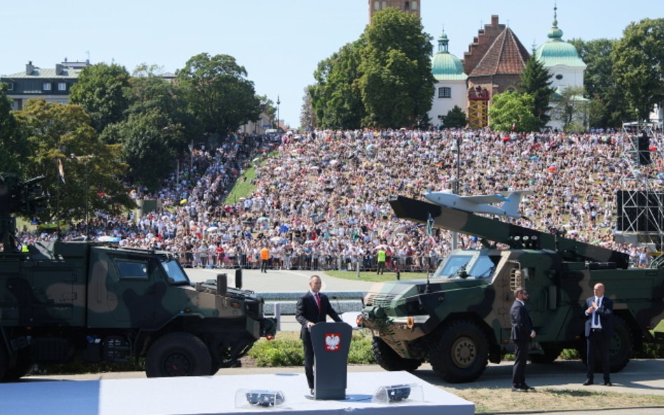 Karol Nawrócki przemówił do zgromadzonych żołnierzy, oficjeli i tłumu widzów