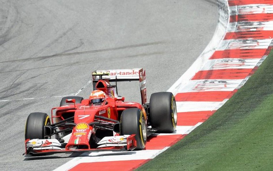 Triumf Mercedesa na torze Red Bulla