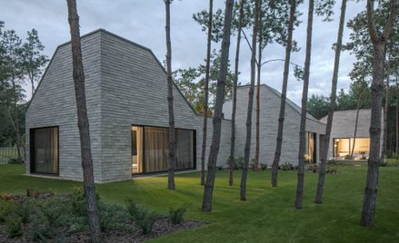 Trzy kuchnie, spa i winiarnia: Dom pod Poznaniem to projekt pracowni PL.architekci.