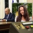 Rosyjski dyktator i zbrodniarz wojenny Władimir Putin. W tle Rita Flores, którą zwerbowało FSB do po