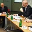 Od lewej: Anna Cieślak-Wróblewska, prowadząca debatę, Jarosław Neneman, doradca prezydenta RP, Broni