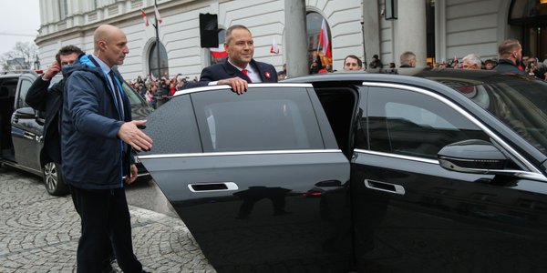 Kancelaria Nawrockiego wynajmuje limuzyny Audi – Mercedesy nie doszły do skutku