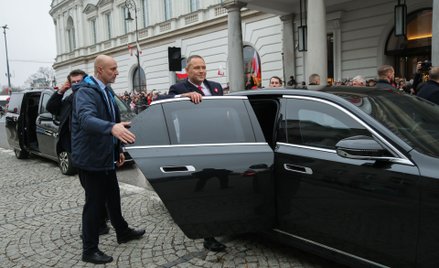 Karol Nawrocki jest wożony limuzynami SOP. Jego urzędnicy też będą jeździć komfortowo