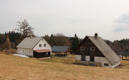 PIerwotny wygląd gospodarstwa, zdjęcie sprzed interwencji architektów z pracowni No Architects.