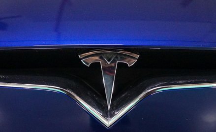 Akcje Tesli najtańsze od 2,5 roku