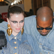 Julia Fox i Kanye West byli najbardziej obserwowaną parą tegorocznego tygodnia mody w Paryżu. Partne