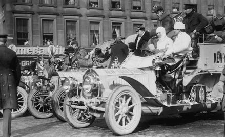 Na starcie wyścigu na pierwszym planie: de dion-bouton. Nowy Jork, 12 lutego 1908 r.