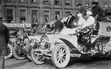 Na starcie wyścigu na pierwszym planie: de dion-bouton. Nowy Jork, 12 lutego 1908 r.