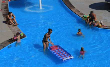 Rośnie dynamicznie sprzedaż pakietów łączących przelot z noclegami w hotelu - informuje biuro podróż