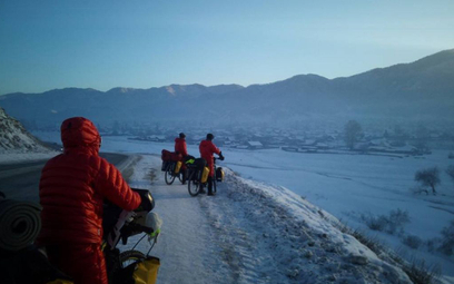 Uczestnicy rowerowej wyprawy dookoła świata na przełomie 2017 i 2018 r. dotarli do Mongolii. Na zdję