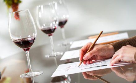 Handel alkoholem: jednakowe traktowanie firm ubiegających się o zgodę