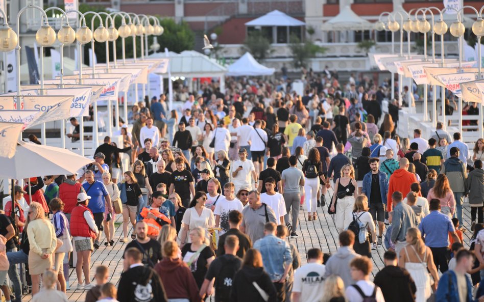 Chłodne i deszczowe lato nie zaszkodziło turystyce. Polacy podróżowali częściej i drożej