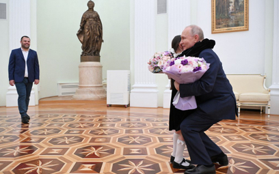 Władimir Putin miesiącami utrzymywał kontakt tylko z najbliższym otoczeniem. Po buncie Jewgienija Pr
