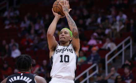 Jeremy Sochan ma 19 lat, jest graczem San Antonio Spurs