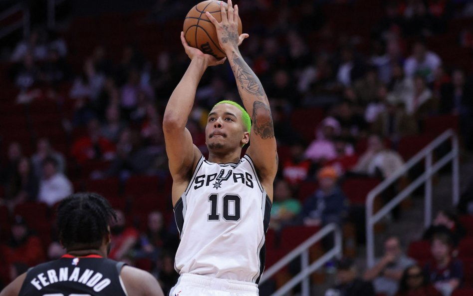 Jeremy Sochan ma 19 lat, jest graczem San Antonio Spurs