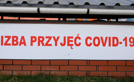 Koronawirus w Polsce. W miesiąc liczba zakażonych pacjentów spadła o jedną piątą